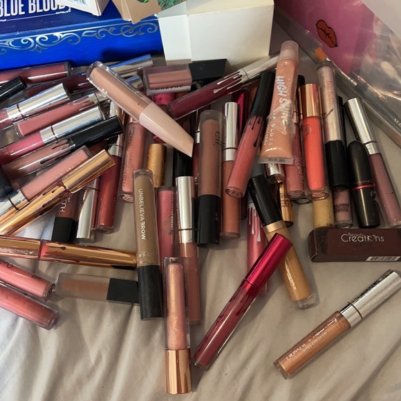 LIPSTICK BUNDLE - Picture 4 of 4